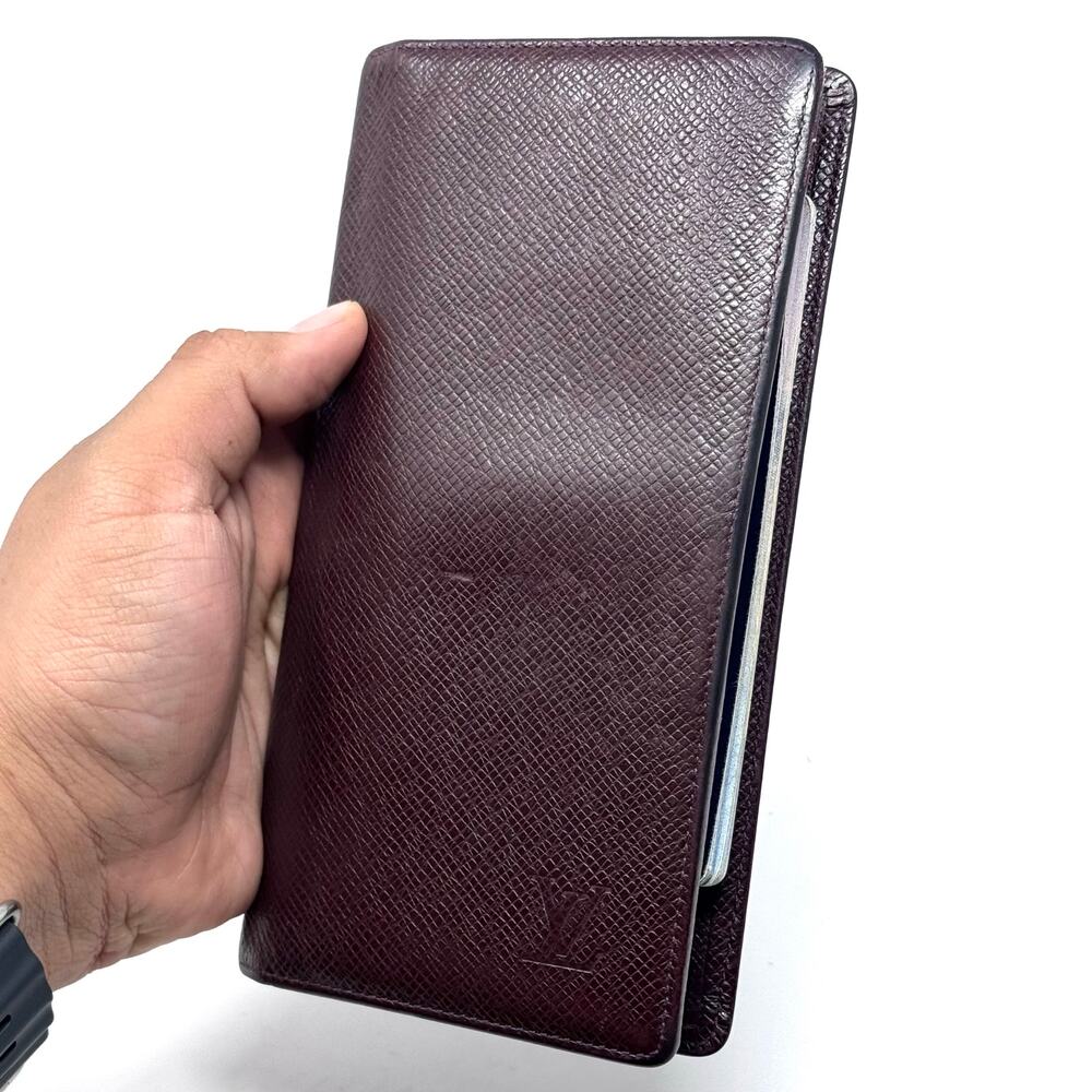 Louis Vuitton Taiga Long Wallet - Picture 10 of 12